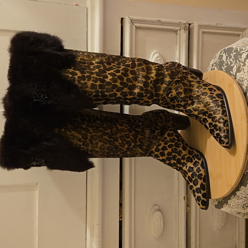 Mikala Madonna leopard print boots Sz 10M 👡